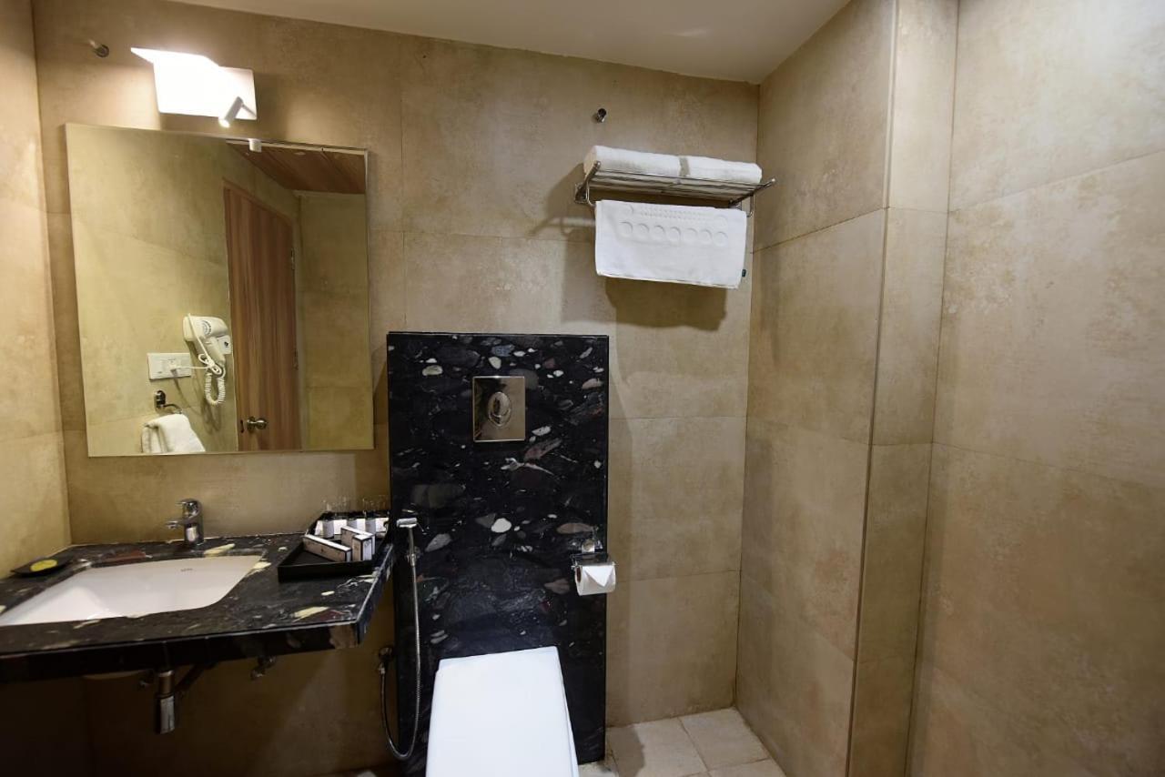 Hotel Jw Cruise Ajmer Esterno foto