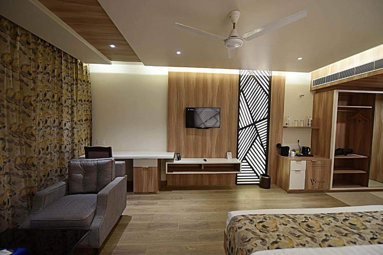 Hotel Jw Cruise Ajmer Esterno foto